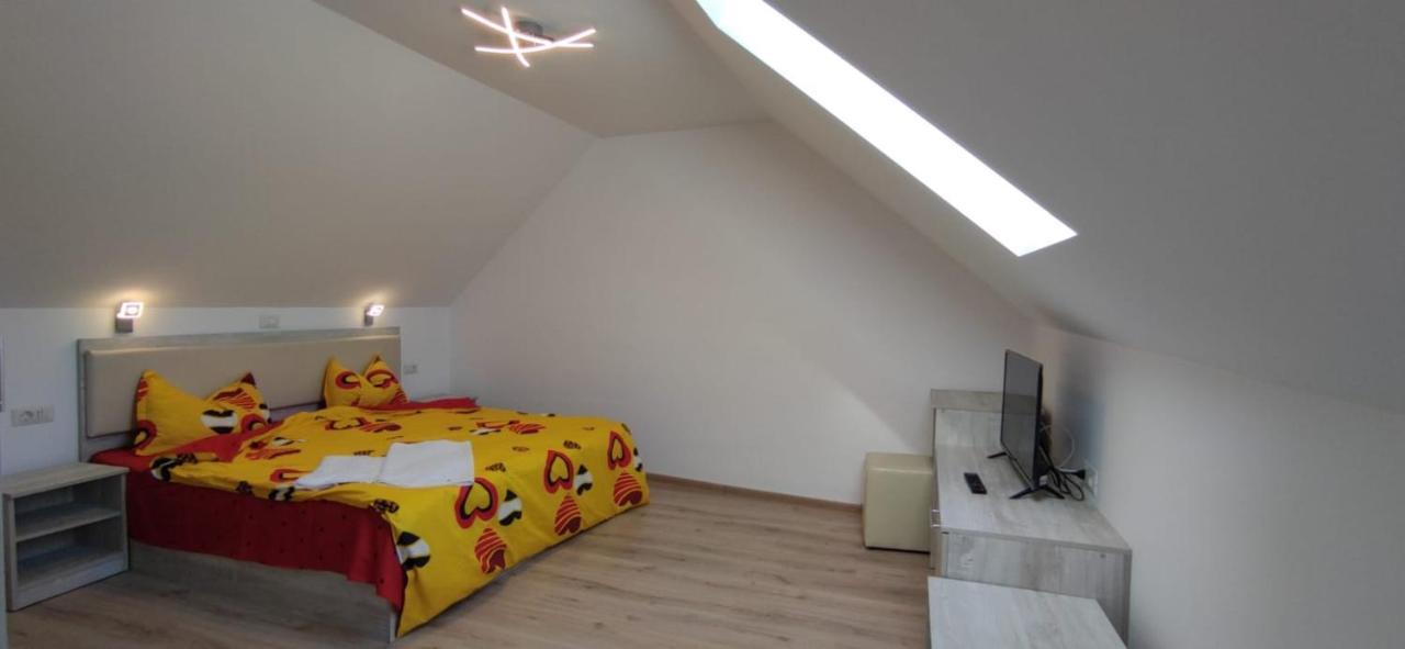 Calypso Rooms Fagaras Exterior photo