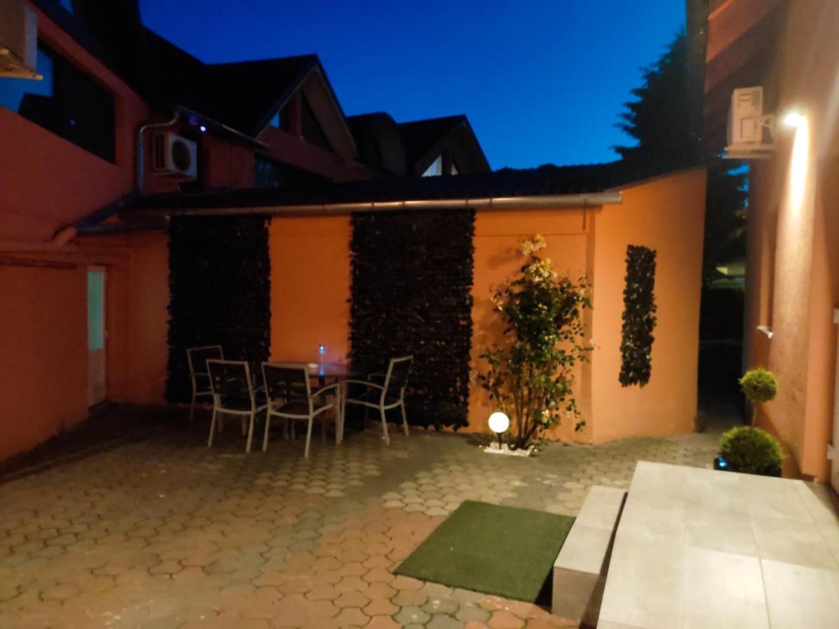 Calypso Rooms Fagaras Exterior photo